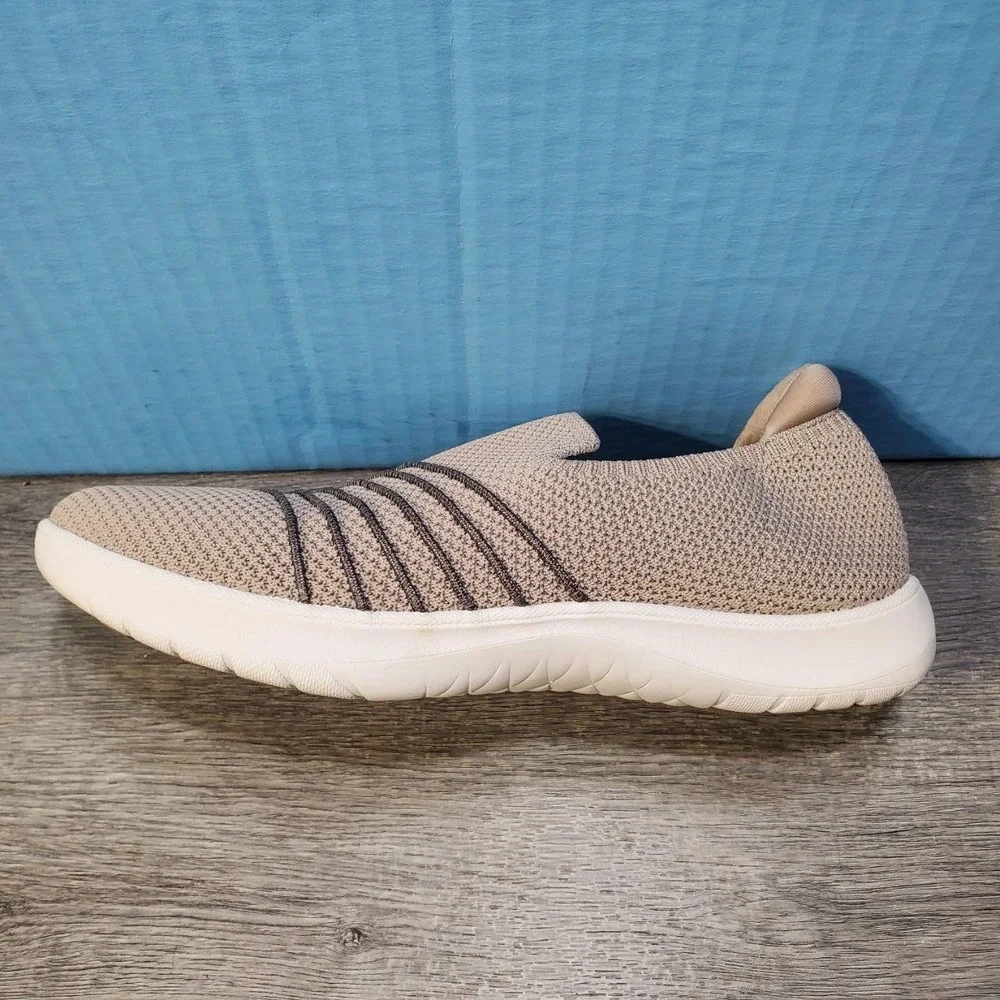 Clarks Cloudsteppers Shoes Womens Size 7.5 Beige Slip On Comfort Cushion Soft‎